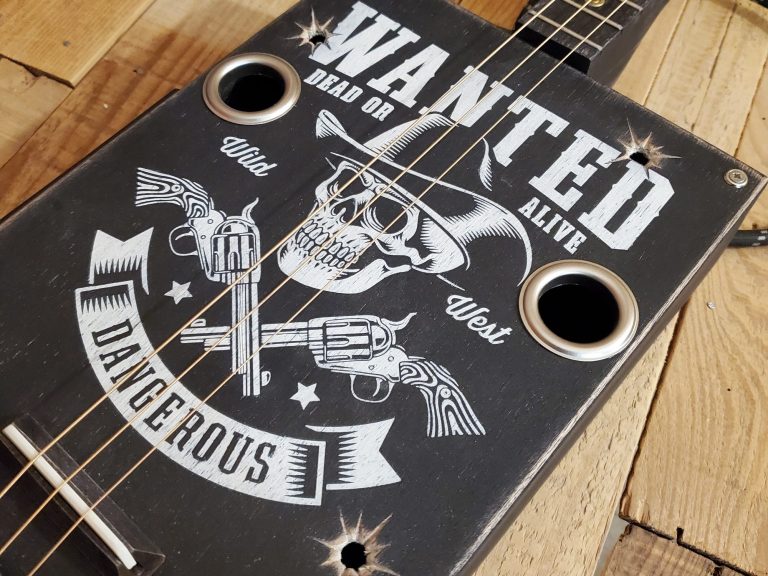 cigar box guitar personnalisée thème western cigar box guitar personnalisée thème western