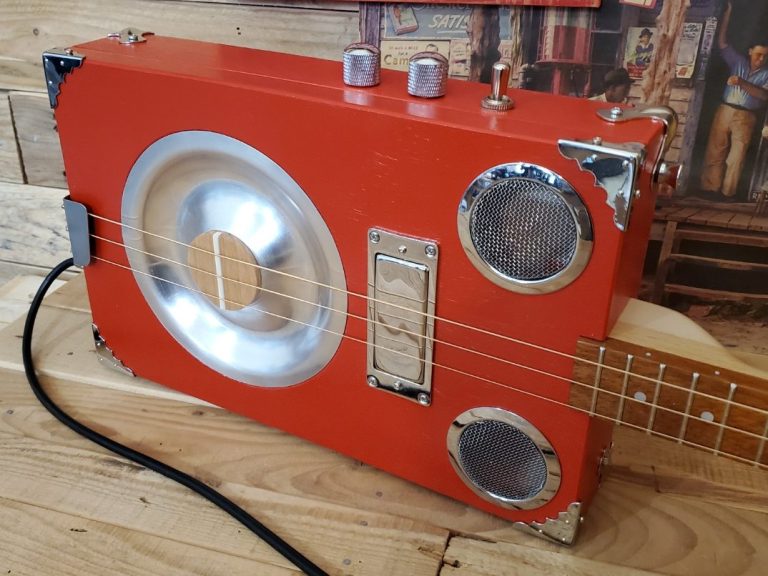 cigar box guitar rouge avec résonateur cigar box guitar rouge avec résonateur