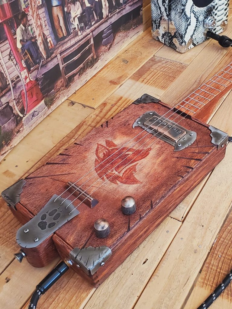 Cigar box guitar personnalisée cigar box guitar personnalisée
