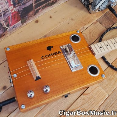 Guitare cigar box électrique 3 cordes avec micro humbucker.